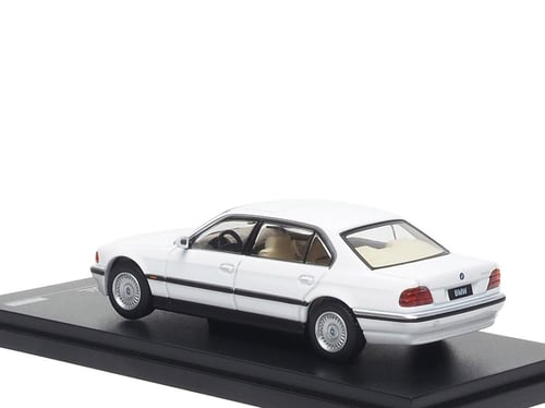 BMW 750iL (E38) White 1:64 Almost Real 630202001