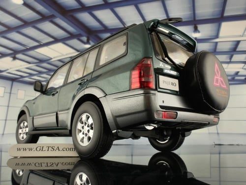 Mitsubishi Pajero V73 Green Metallic 1:18 SunStar...