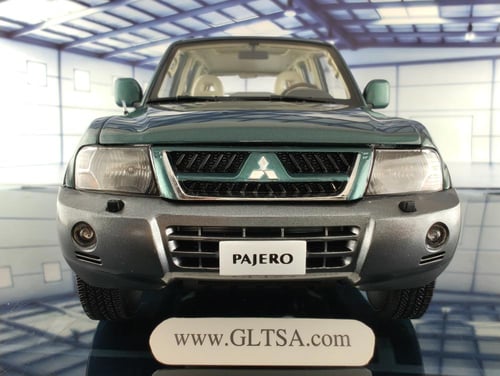 Mitsubishi Pajero V73 Green Metallic 1:18 SunStar...