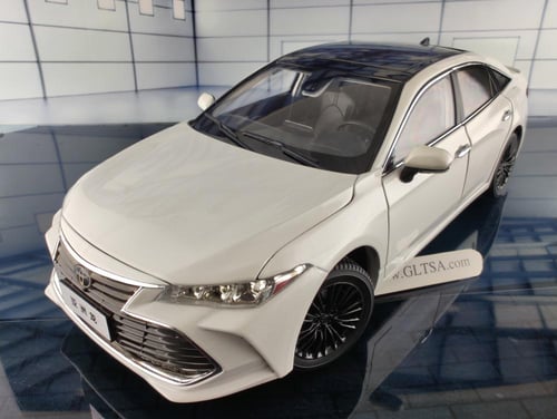 Toyota Avalon White 1:18 Diecast Car Model - مجسم...
