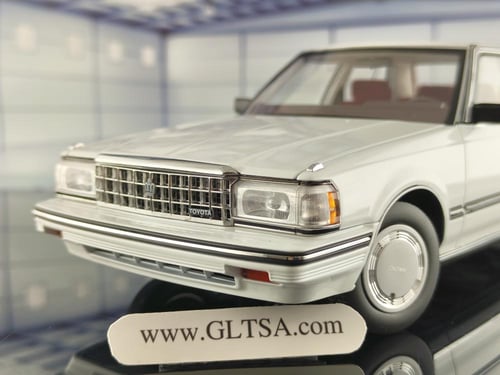 Toyota Crown MS122 White (Red Interior) 1:18 XiaoG...