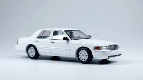 Ford Crown Victoria White 1:64 GOC