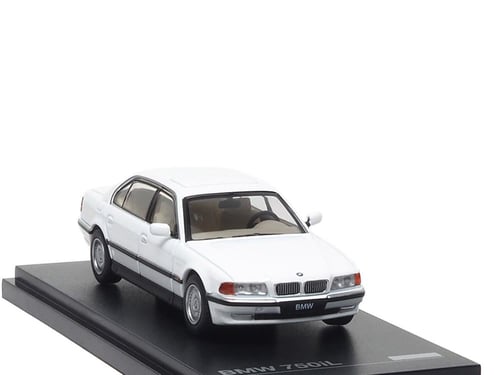 BMW 750iL (E38) White 1:64 Almost Real 630202001