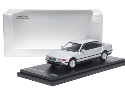 BMW 750iL (E38) Silver 1:64 Almost Real 630203001