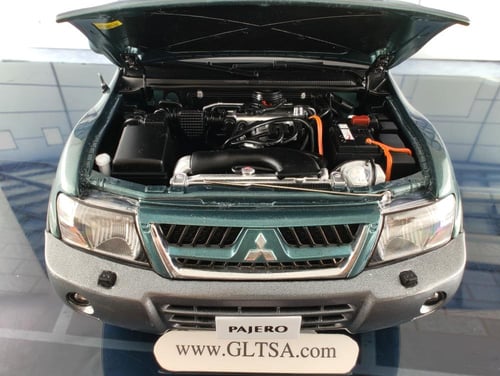 Mitsubishi Pajero V73 Green Metallic 1:18 SunStar...