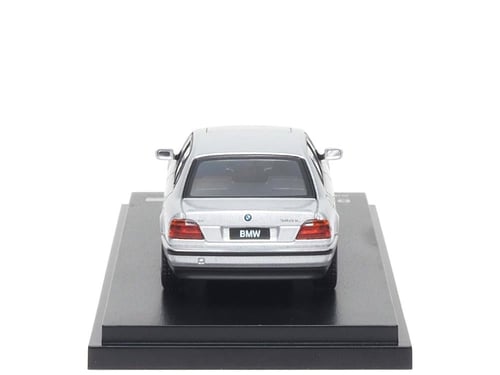 BMW 750iL (E38) Silver 1:64 Almost Real 630203001