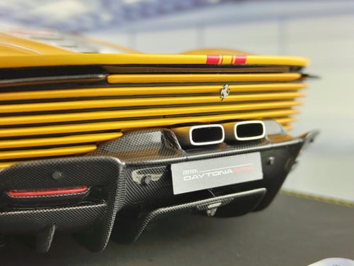 Ferrari Daytona SP3 Icona Series Giallo Tristrato...