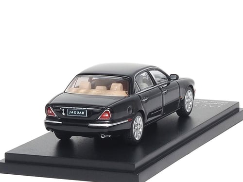 Jaguar XJ6 (X350) Ebony Black 1:64 Almost Real 610...