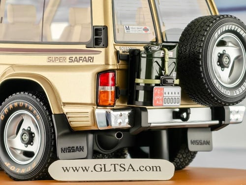 Nissan Patrol Y61 Light Gold 1:18 Old School Model...