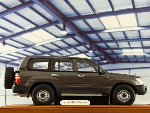 Toyota Land Cruiser Car Set 1:18 Old School Models...