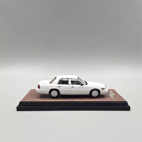 Ford Crown Victoria White 1:64 GOC