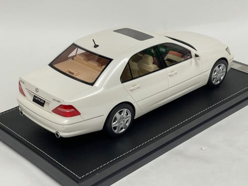 RARE WITH NOTES Lexus LS430 White 1:18 IVY LIMITED...