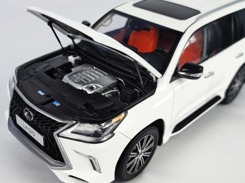 Toyota Lexus LX570 White 1:18 LCD LCD1810-WH
