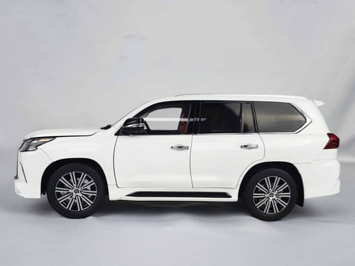 Toyota Lexus LX570 White 1:18 LCD LCD1810-WH
