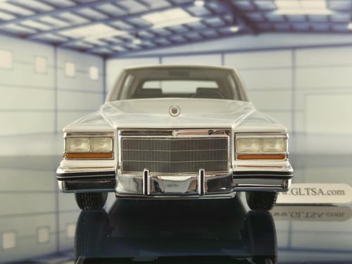 Cadillac Fleetwood Brougham 1982 White 1:18 BoS-MO...
