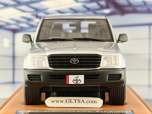 Toyota Land Cruiser Car Set 1:18 Old School Models...