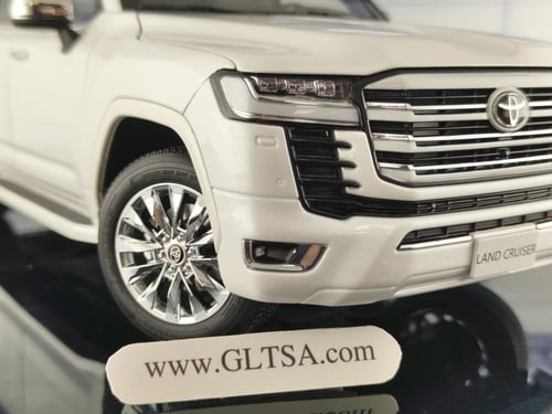 Toyota Land Cruiser LC300 ZX White 1:18 LCD Models...