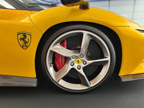 Ferrari Daytona SP3 Icona Series Giallo Tristrato...