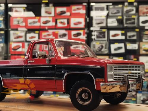 Chevrolet K10 Scottsdale 1984 Apple Red & Midngiht...