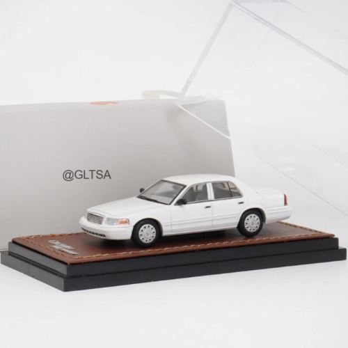 Ford Crown Victoria White 1:64 GOC