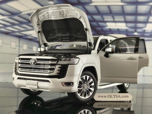 Toyota Land Cruiser LC300 ZX White 1:18 LCD Models...