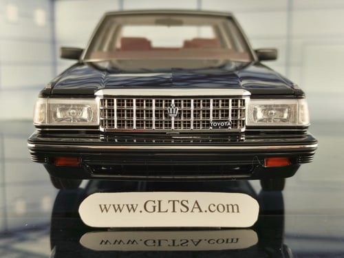 Toyota Crown 1984 Black 1:18 XiaoGuang 8250611B