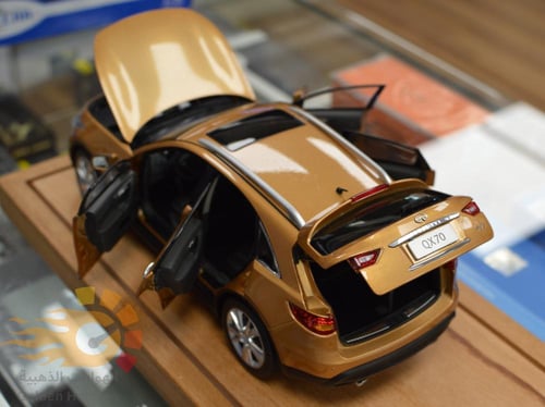 RARE Infiniti QX70 Gold 1:18 Paudi