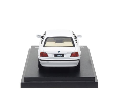 BMW 750iL (E38) White 1:64 Almost Real 630202001