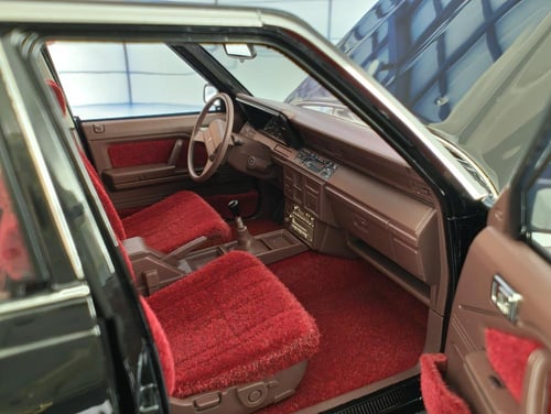 Toyota Crown 1984 Black 1:18 XiaoGuang 8250611B