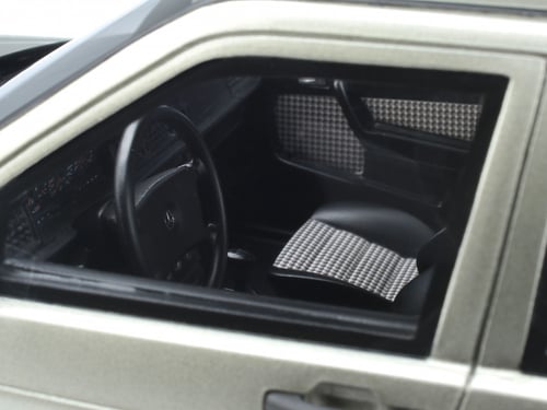 Mercedes Benz W201 190E 2.5 16S 1993 Silver 1:18 O...