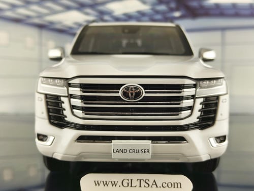 Toyota Land Cruiser LC300 ZX White 1:18 LCD Models...