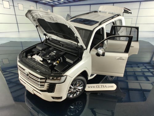 Toyota Land Cruiser LC300 ZX White 1:18 LCD Models...