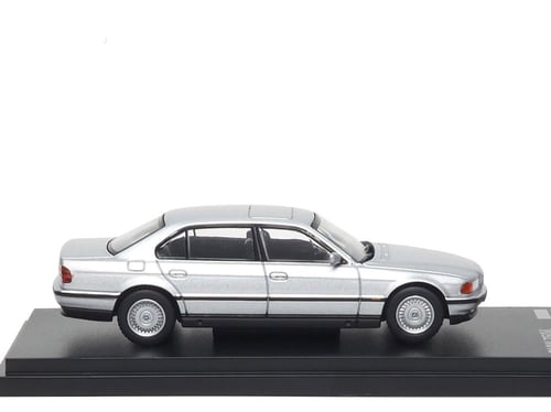 BMW 750iL (E38) Silver 1:64 Almost Real 630203001