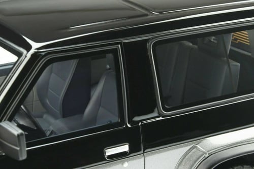RARE PRE-OWNED Nissan Patrol GR Black / Silver 1:1...