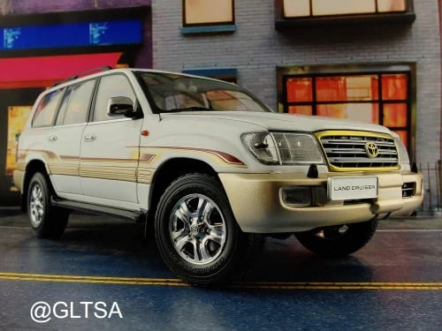 Toyota Land Cruiser LC100 White 1:18 Diecast Car M...