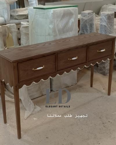 تسريحة او مدخل خشب