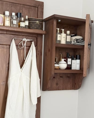 دولاب عطور + رف معلاق ملابس