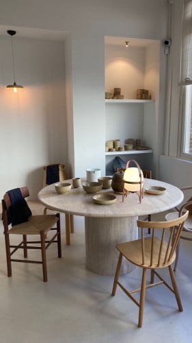 طاولة طعام الترافنتينو