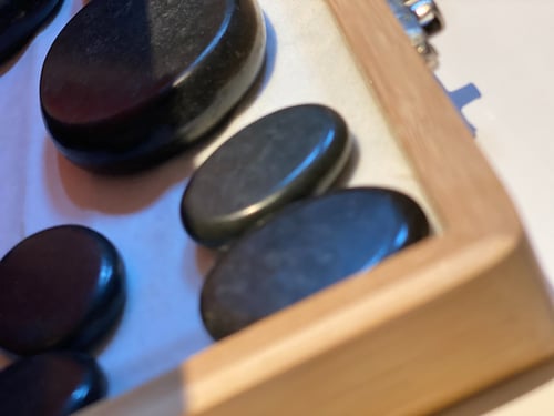 حقيبة تسخين (احجار المساج) من خشب الخيزران مع 16 ق...