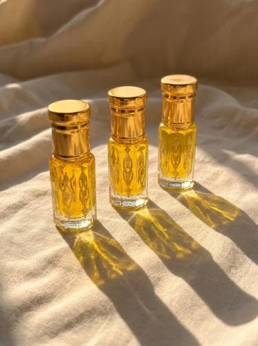 Mirrors | Samples of scented perfume packages (3)...