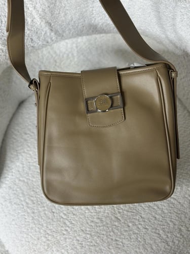 شنطة فخمة جدا مع كيس ماركة