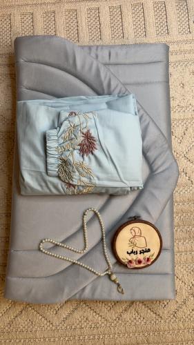 طقم صلاة + سجاد مع شرشف مرد ربطة