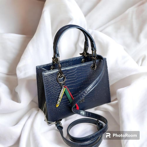 شنطة كحلي فخمة مع كيس الماركة