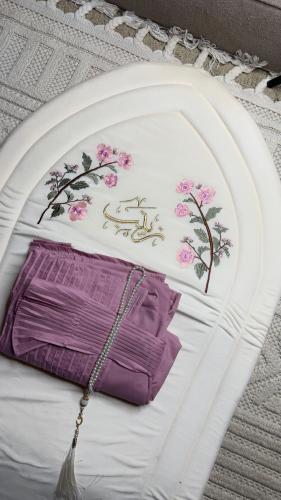 طقم صلاة بالاسم زينب (سجادة+ شرشف صلاة مضمون)