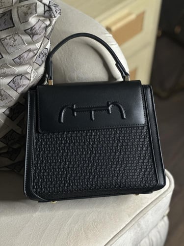 شنطة كارولينا هريرا هاي كواليتي