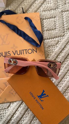 نظارة فخمة لويس فيتون جدا مع ملحقات