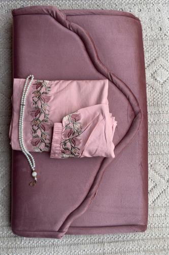 طقم صلاة ربطة + سجاد مع شرشف مرد