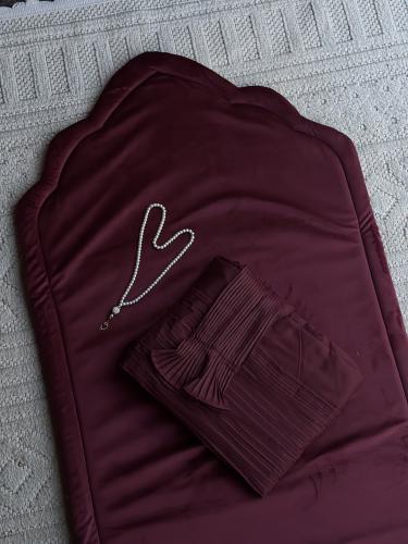 طقم صلاة برغندي + سجاد مع شرشف مرد ربطة