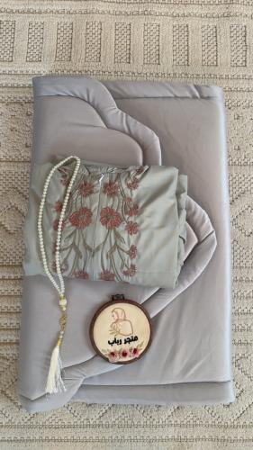 طقم صلاة مع شرشف سحاب