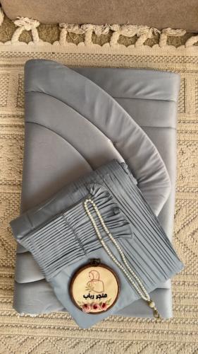 طقم صلاة + سجاد مع شرشف مرد ربطة